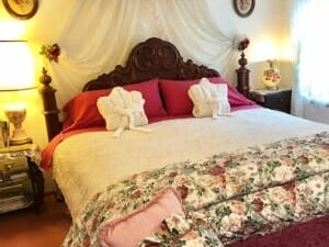 Accommodations, Cameo Rose Victorian Country Inn
