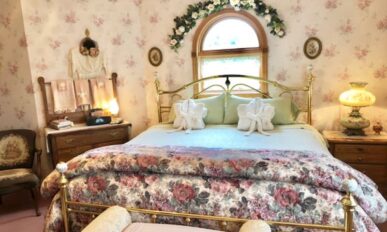 Battenburg Lace Whirlpool Room, Cameo Rose Victorian Country Inn