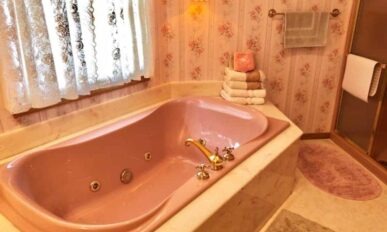 Battenburg Lace Whirlpool Room, Cameo Rose Victorian Country Inn