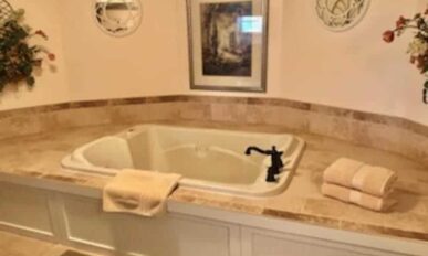 Victorian Cottage Whirlpool Suite, Cameo Rose Victorian Country Inn